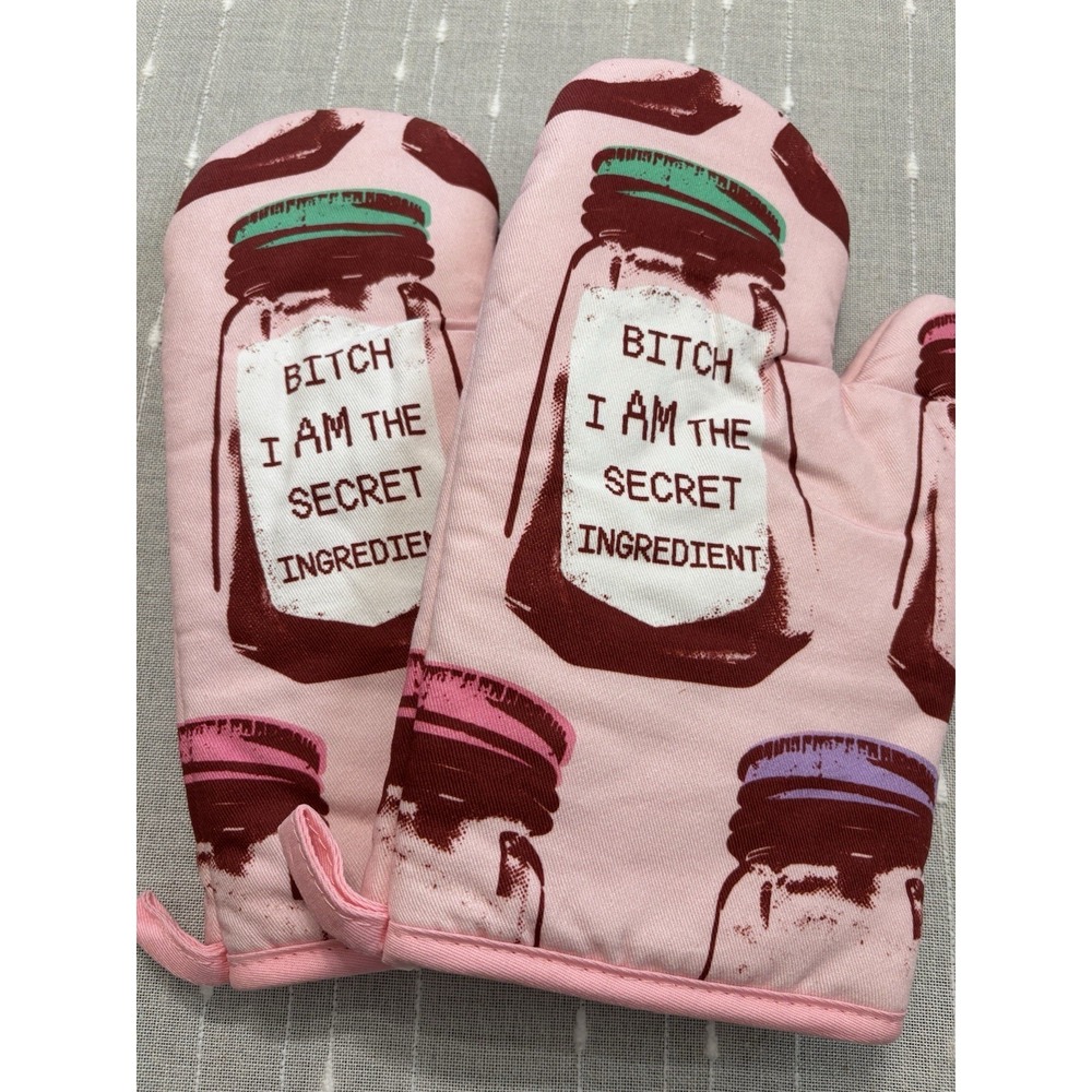 Set Of 2 Funny Rude Blue Q Oven Glove Mitt Kitchen Joke Novelty Gift Retro Style - Picture 1 of 8